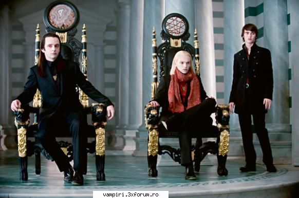 Lestat - da eu nu prema descurc asa de mn cu vampiri astia - Vampirii